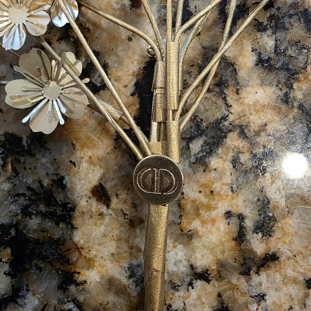 Dior 2023 Year Of Tiger Limitd Edition Gold Flower Brooch - Picture 4 of 6